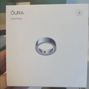 Oura Ring 4 in Shiny Silver size 9